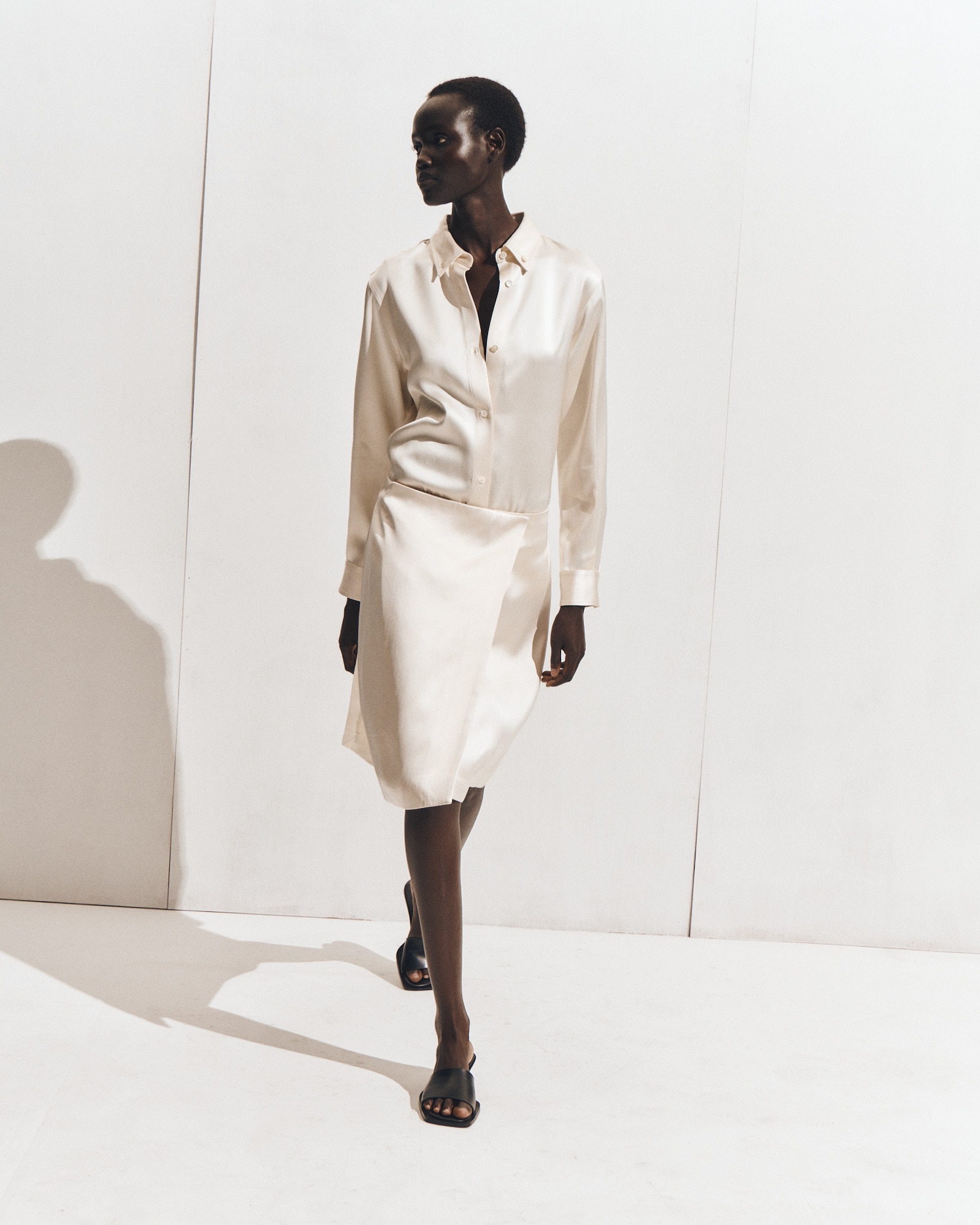 ボタンダウンカラー サテンシャツ